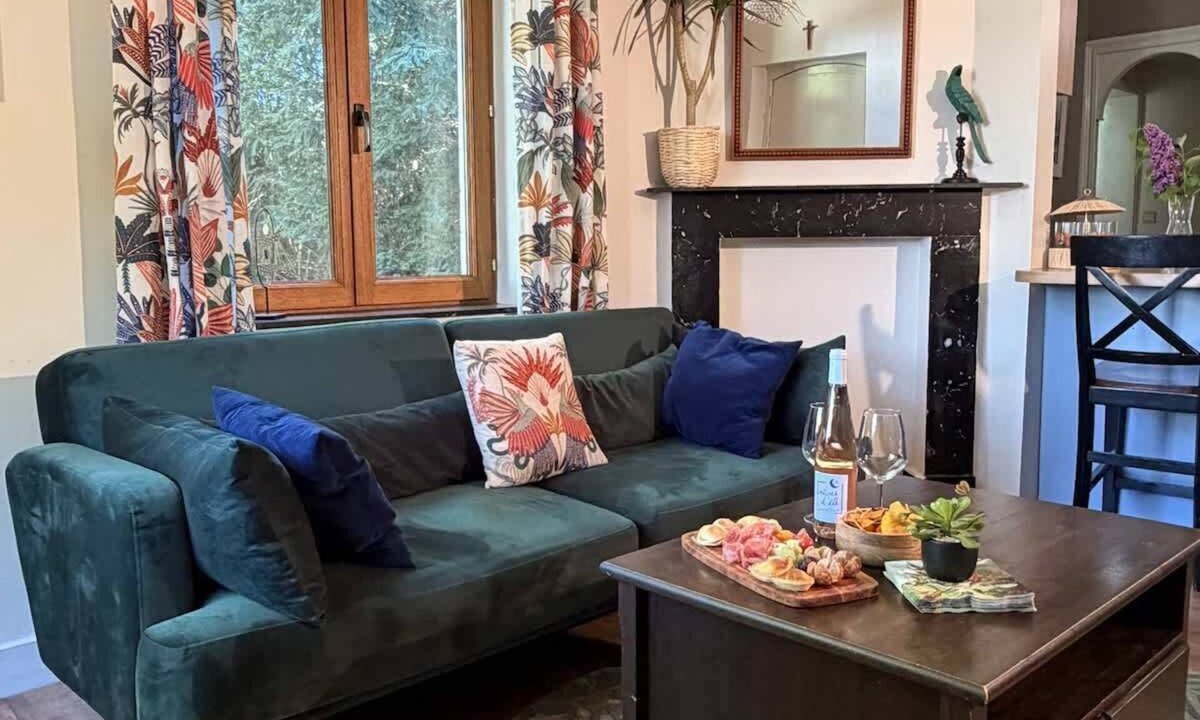 Thisnes House | Conciergerie du Chateau Red Daisies et son parc
