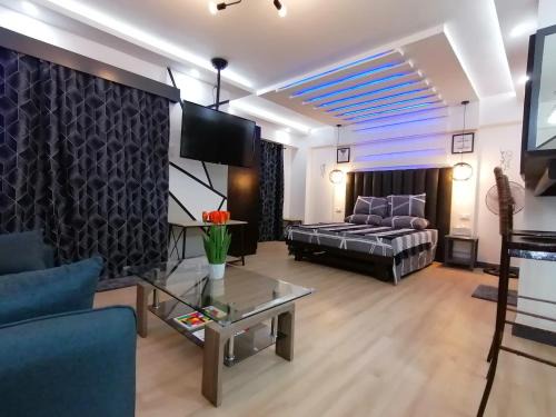 Mactan Export Processing Zone Apartment | Condo Azur Suites E507 near Airport, Netflix, Stylish, Cozy with swimming pool