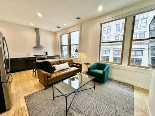 Van Buren House | Condo B - Gallery Suite - Downtown Marion