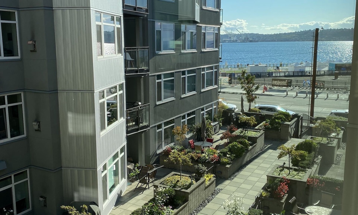Downtown Seattle Condo | Condo on the Waterfront w/secured parking. Walk to Pike Market, Cruise Terminal