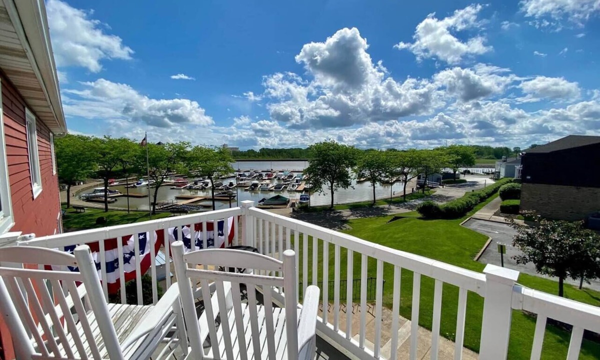 Huron Apartment | Condo Overlooking Marina-walk to everything!