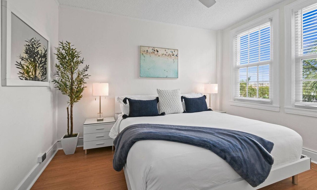 Palm Beach Condo | Condo/Pool/StepsToBeachDine/Island 1br