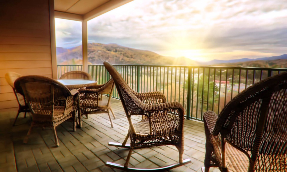 Pigeon Forge Condo | Condo with breath-taking views ,indoor/outdoor pools ,workout room 5003