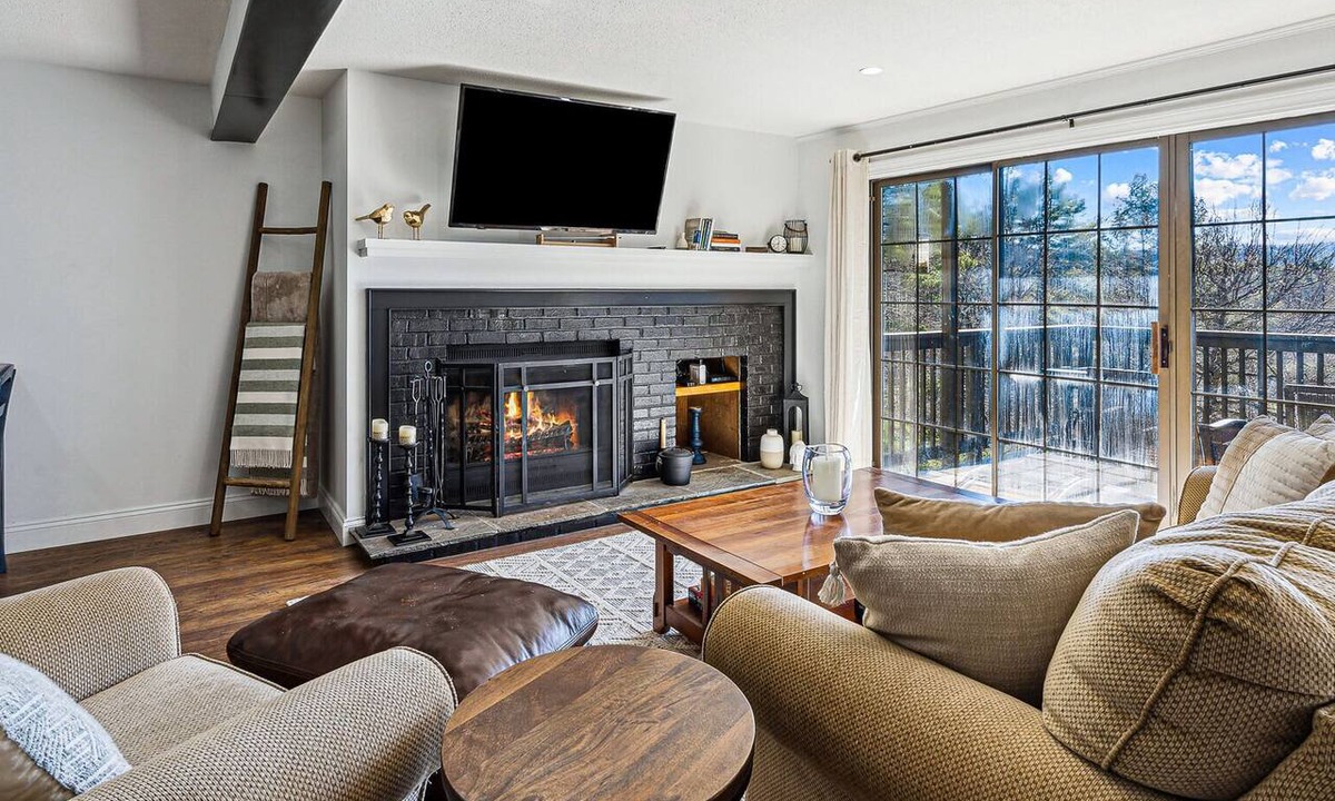 West Hartford Condo | Condo with Fireplace, Sugar Hill