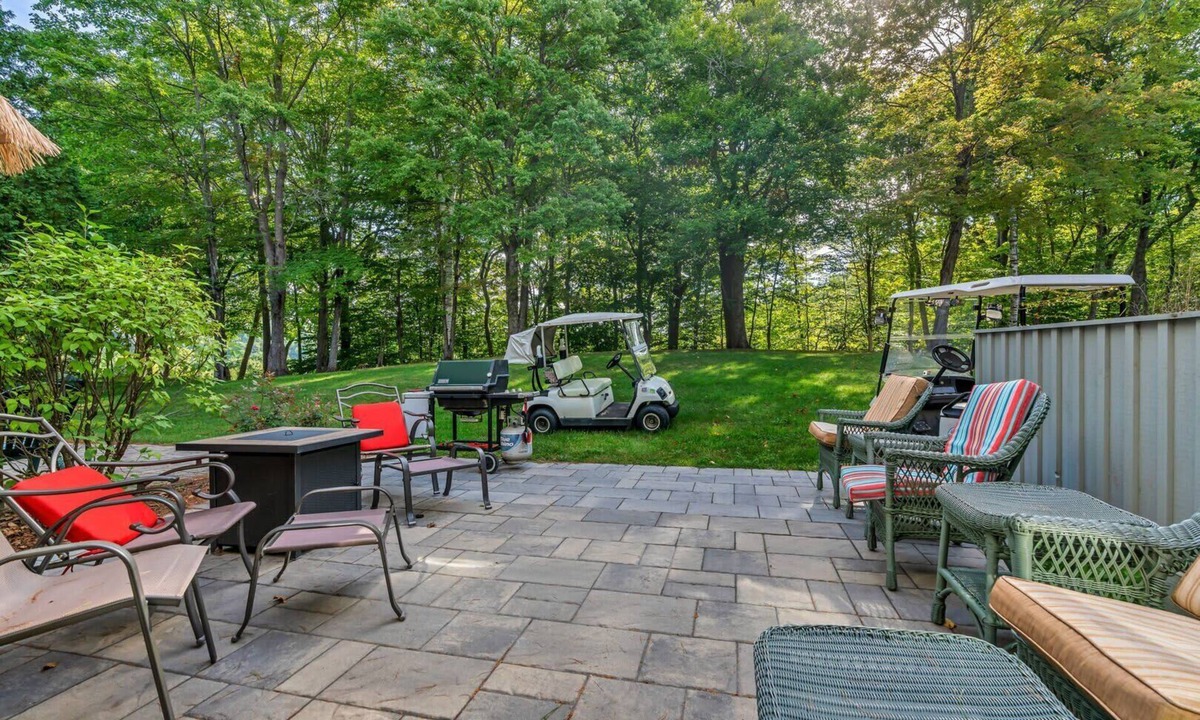 West Hartford Condo | Condo with Kayak Access & Fireplace, Windsor Village