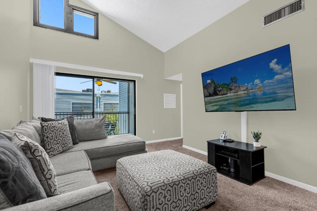 Ventura Apartment | Condo with Pool Access Near Golf Course, Airport