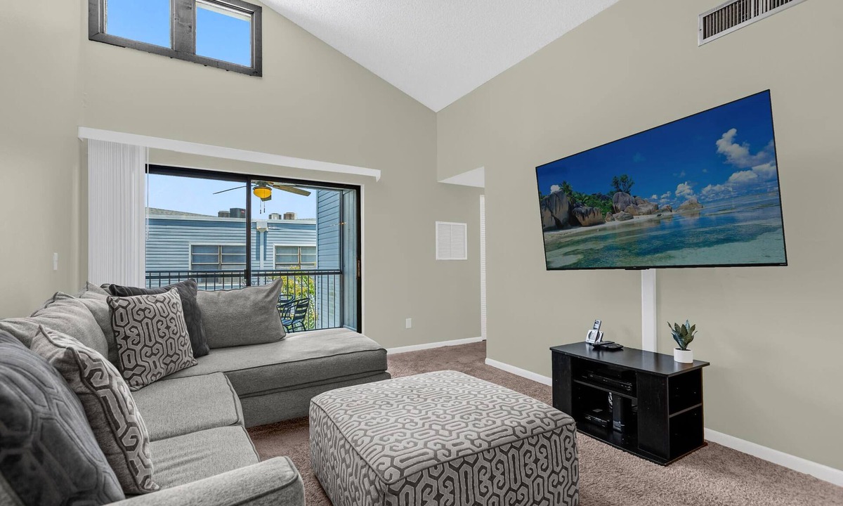 Ventura Apartment | Condo with Pool Access Near Golf Course, Airport