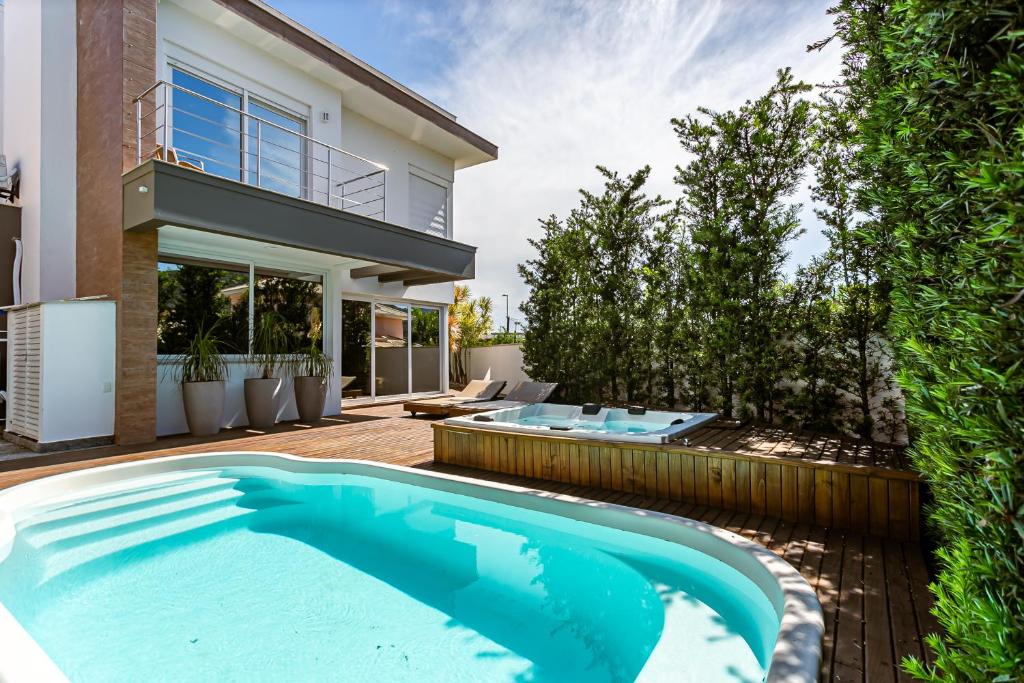 Campeche House | CONFORTO E LUXO CASA A 4 min do MAR do NOVO CAMPECHE em Florianópolis SC Casa em COND FECHADO