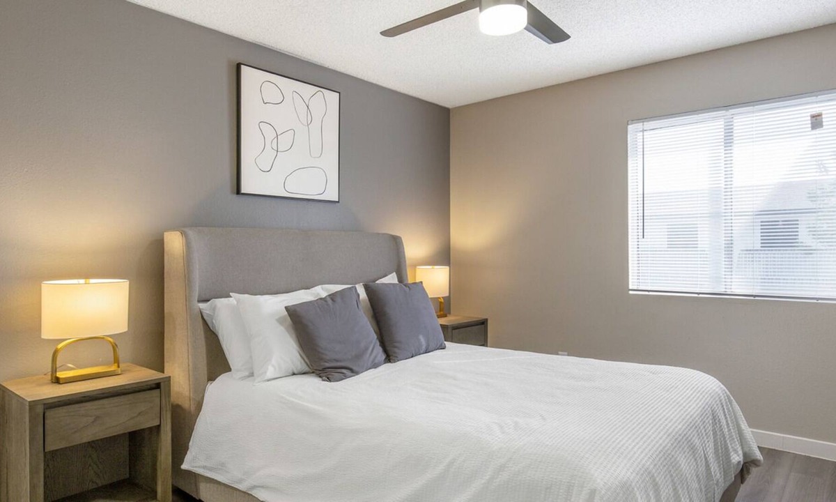 Deer Valley Apartment | CONGRATS! You’ve found a large1BR apt w/high-end appliances in a prime location!