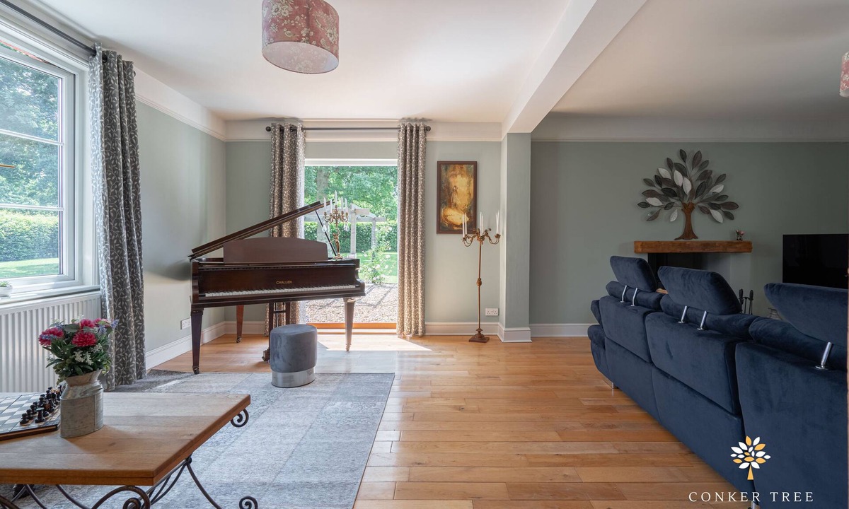 Huntingdon Other | Conker Tree House, Hot tub and large garden
