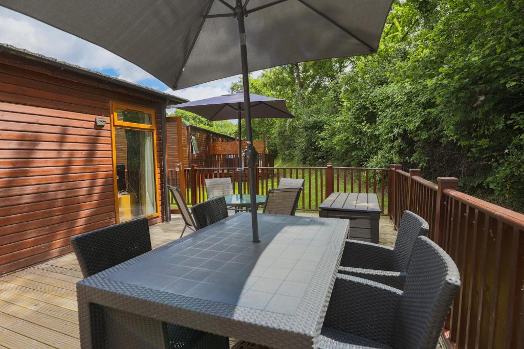 Liverton House | Conkers Lodge for 6 with Hot Tub & Secluded Decking - Spa Resort in Devon