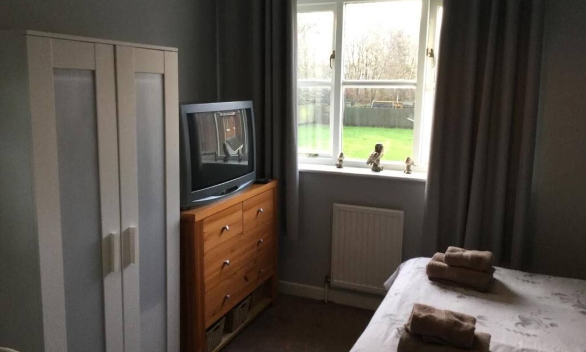 Shepton Mallet Bed & Breakfast | Constantine Court Homestay nShared bathroom with owner