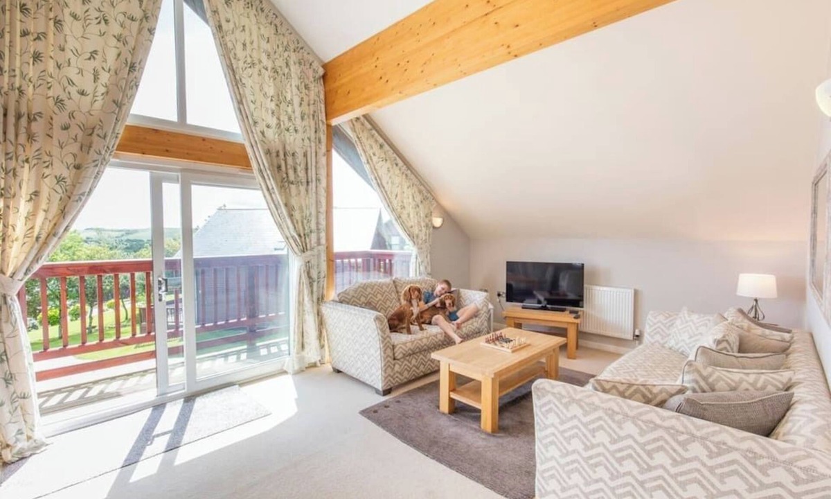 Winnard's Perch Ski Chalet | Constantine Lodge, Hot Tub with for hire