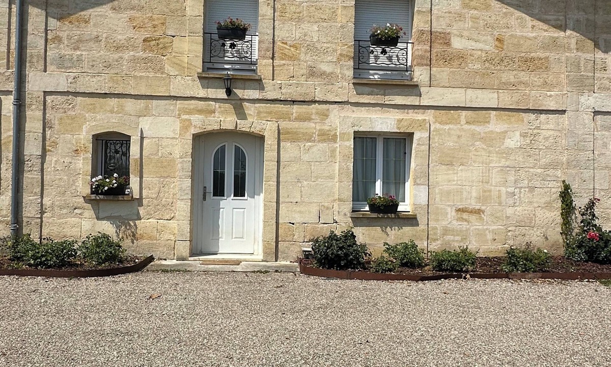 Saint-Louis-De-Montferrand House | Contemporary semi-detached villa nestled among vineyards near Bordeaux