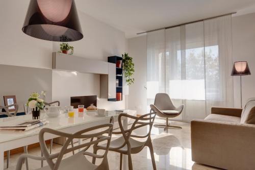 Porta Garibaldi Apartment | Contempora - Elvezia Park - 1bed, 1bath overlooking the park - E21