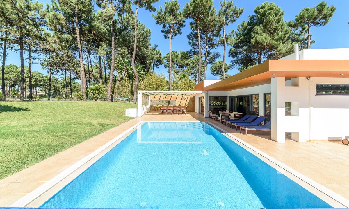 Charneca de Caparica e Sobreda Villa | Contemporary style villa, pool, overlooking golf fairway, near stunning beaches