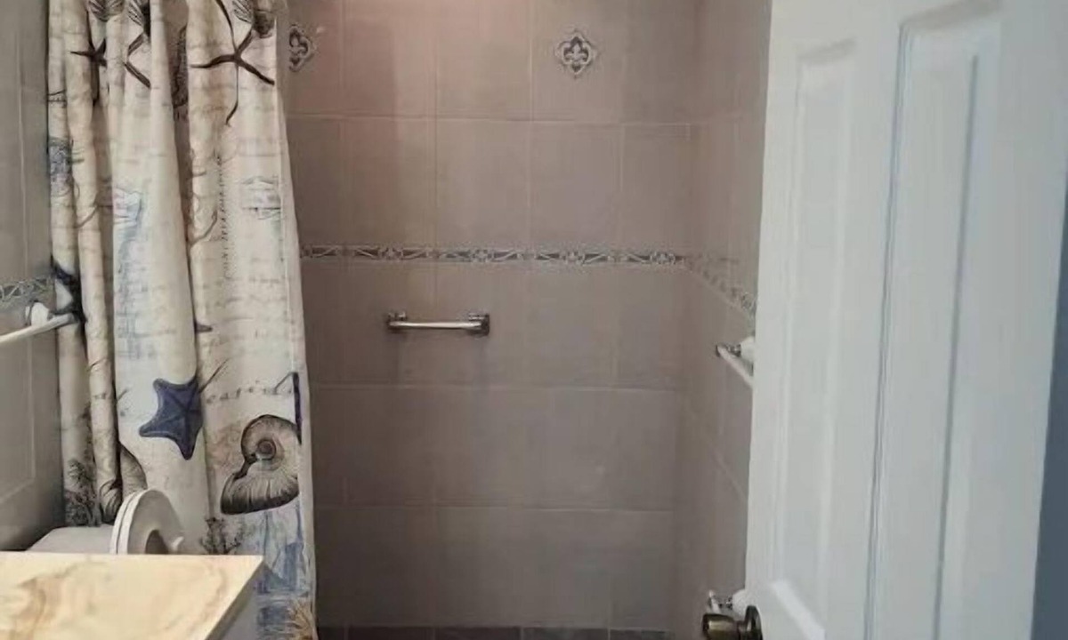 Sunrise Park Condo | Contemporary 2-bed 2-bath condo.