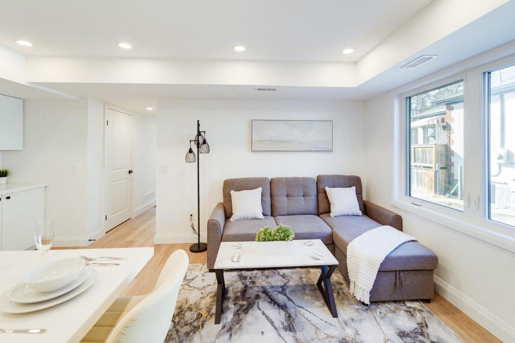 Kitchener Apartment | Contemporary Comfort 2BR Kitchener Escape