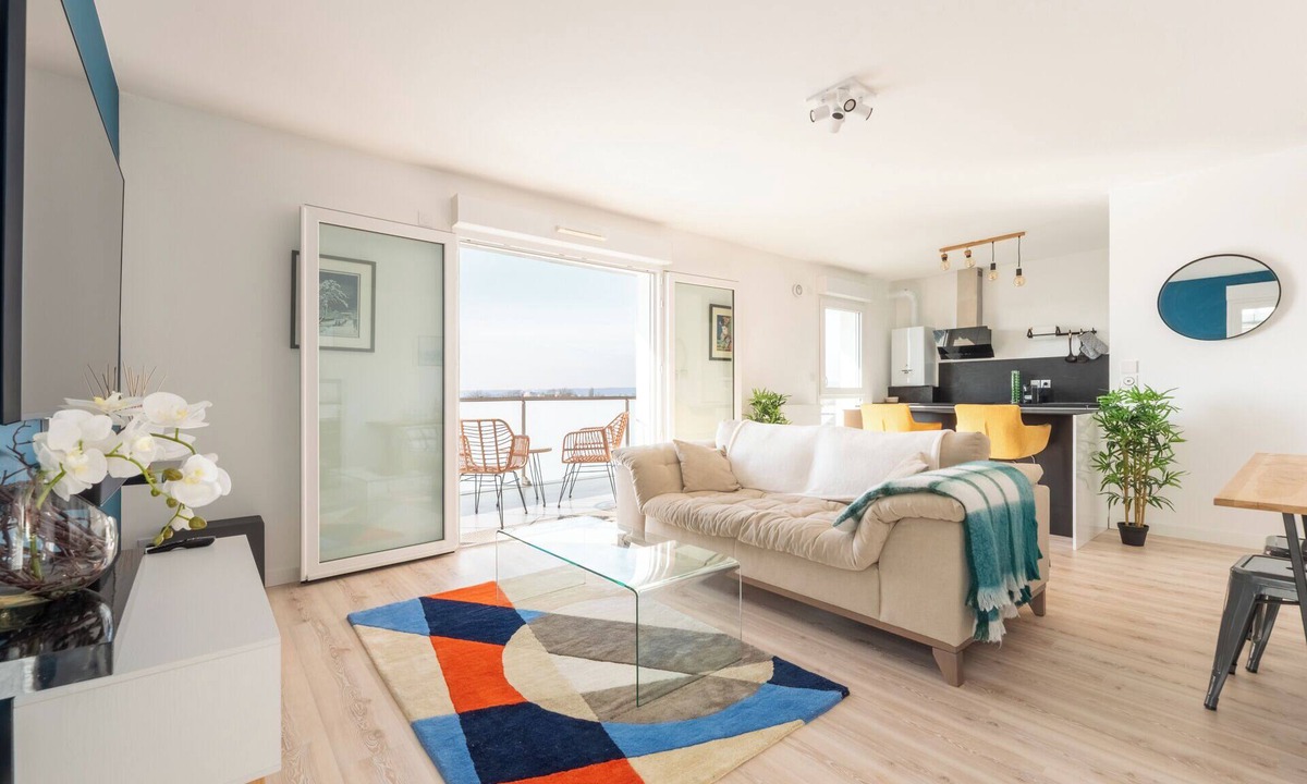 Quartier du Mont Gargan Apartment | Contemporary Design | Gorgeous Seine View