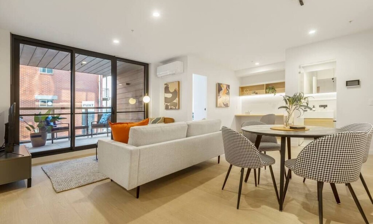 Windsor Apartment | Contemporary-designed and close to 'The Alfred'