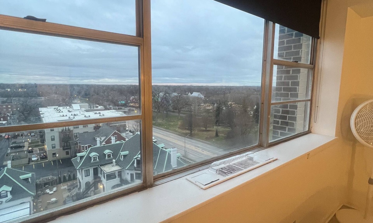 Franklin Park Condo | CONTEMPORARY DOWNTOWN CONDO--BEAUTIFULLY RENOVATED & NEWLY FURNISHED