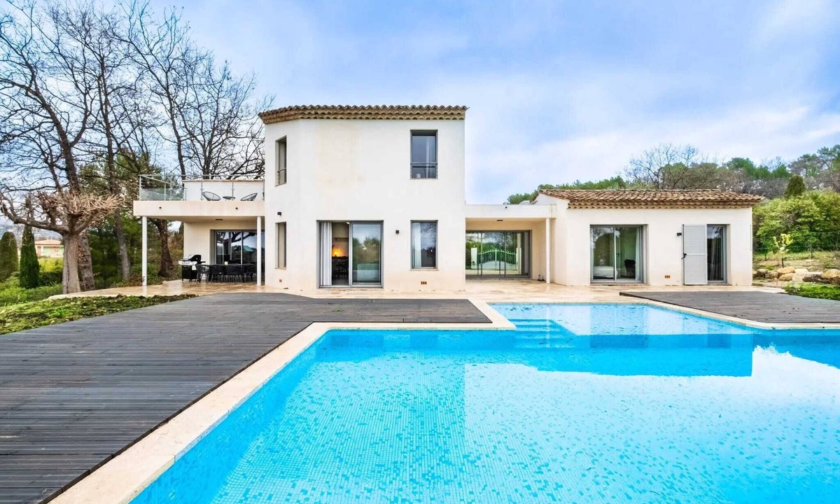 La Grand-Chile House | Contemporary 170 m² villa with swimming pool and garage on 2500 m² of wooded grounds.
