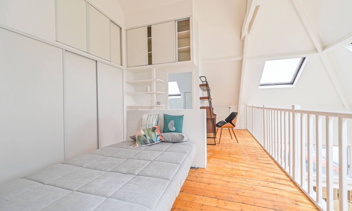 Belleville Apartment | Contemporary loft with exceptional rooftop