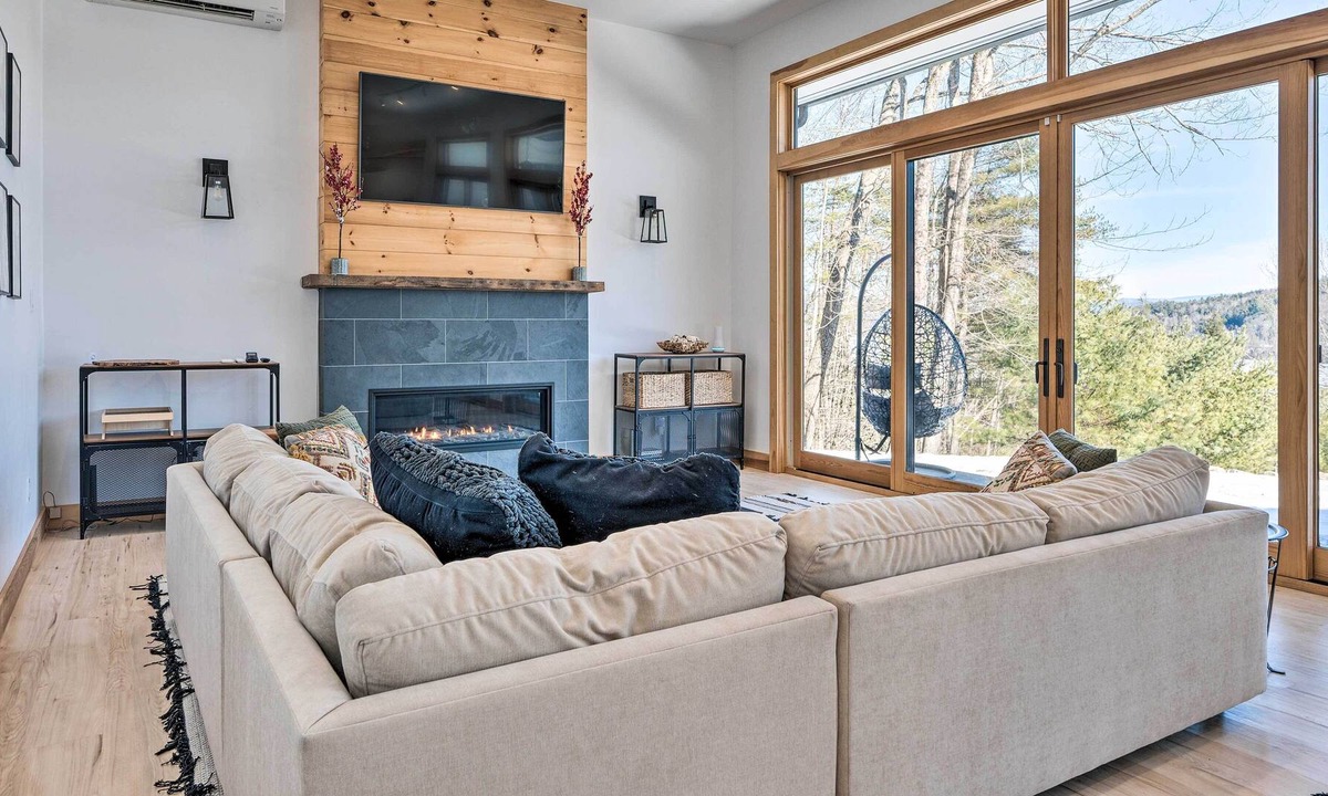 Fairlee House | Contemporary Mountain-View Home on Lake Morey