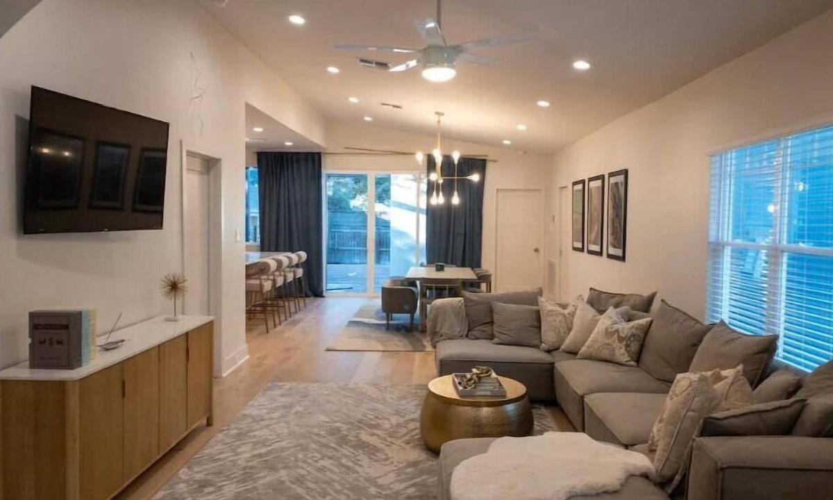 King William House | Contemporary Remodeled Bungalow - Pet Friendly!