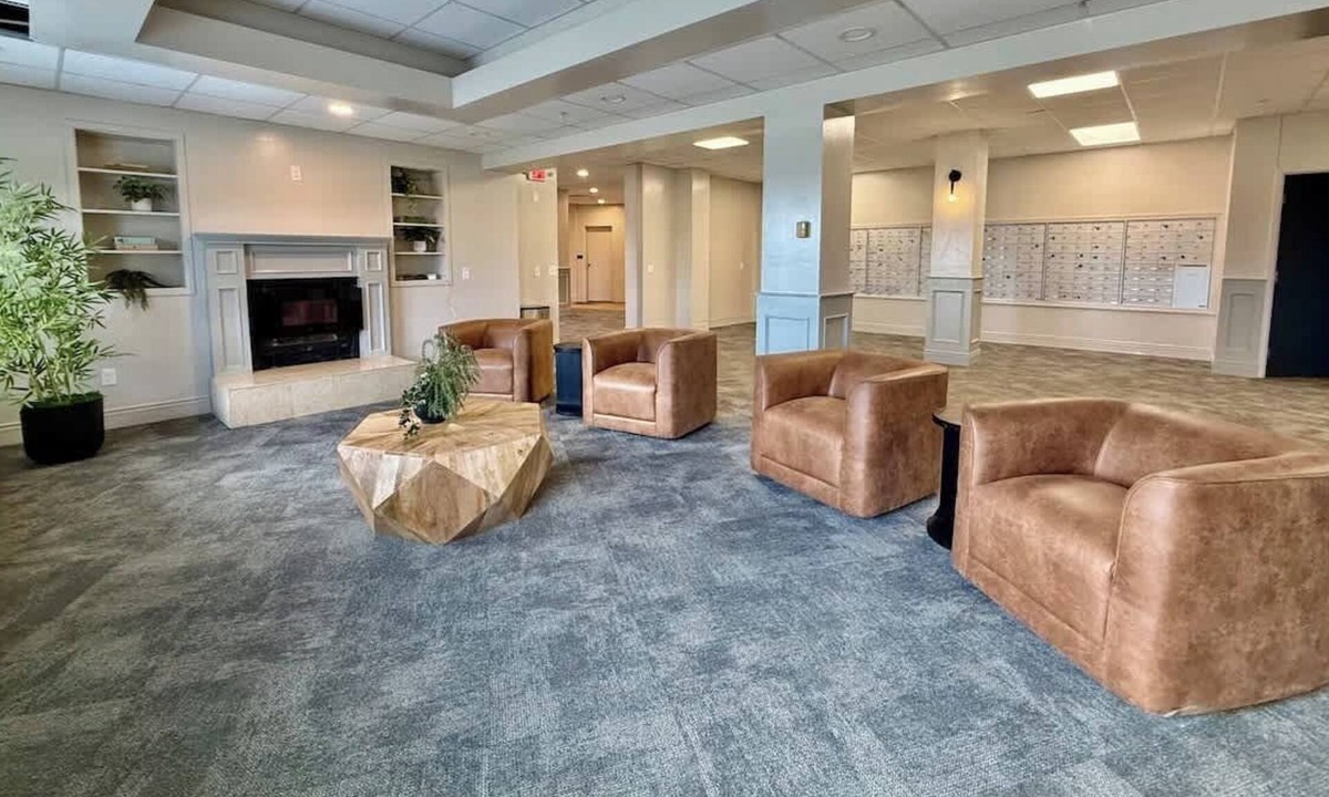 North Central Omaha Apartment | Contemporary Studio Retreat w/ Gym & Pickleball