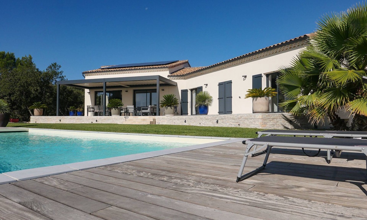 Saint-Restitut Villa | Contemporary villa with view and heated pool – St Restitut, Drôme Provençale