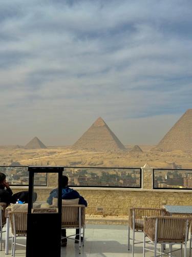 Qasr an-Nil Hotel | Continental Pyramids View & Roof Top
