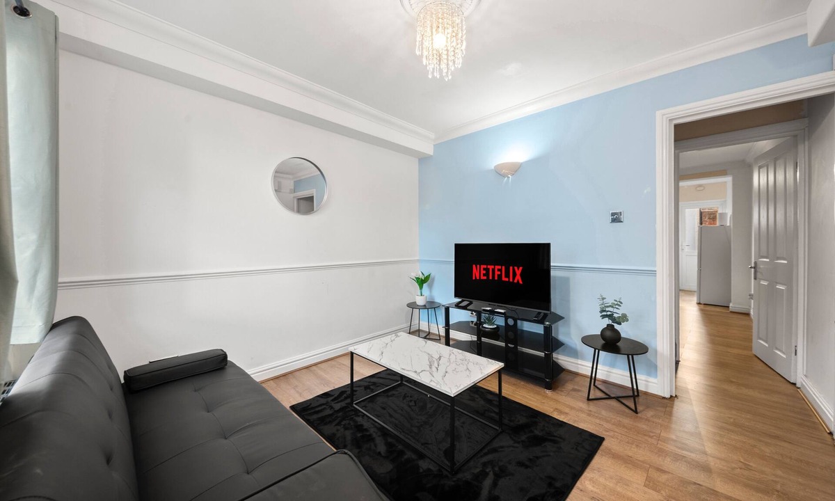 Reading House | Contractor 3-Bed Long-Stay Discounts & Parking