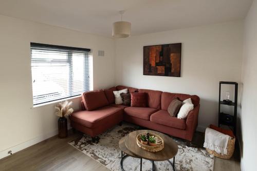 Duckmanton House | Contractor Friendly 3BR Sleeps 5