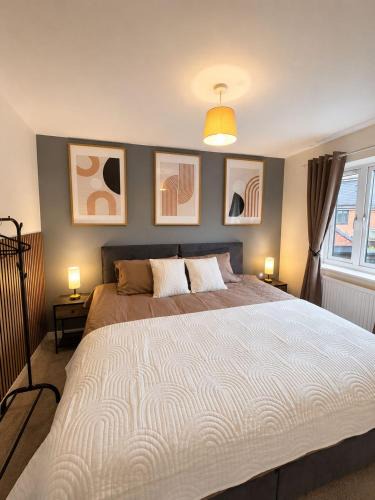 Wootton House | Contractor Friendly 4BDR 9 Guest Stay near Universal with Car Parking for 3