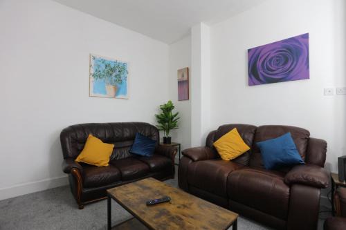 Wolverhampton House | Contractor House, 4 Bed Ensuite, Near Stadium