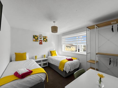 Chapeltown House | Contractor House - Sleeps 9 - Free Parking - 7 Beds