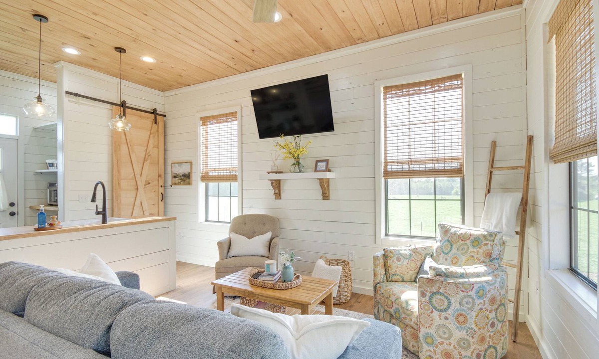 Ludlow House | Contrell Cottage On Farm w/Peaceful Views