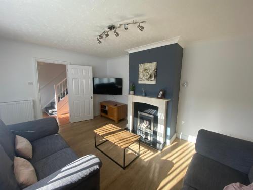 Basingstoke House | Convenient 3 bed home with parking in Basingstoke