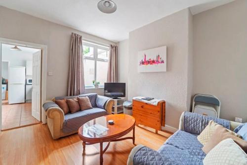 Wolverhampton House | Convenient 4 Bed Homely Retreat in Wolverhampton