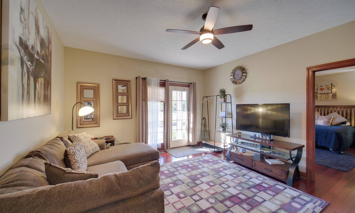 Highland Heights Apartment | Convenient Apt 2 Mi to North Chagrin Hiking!