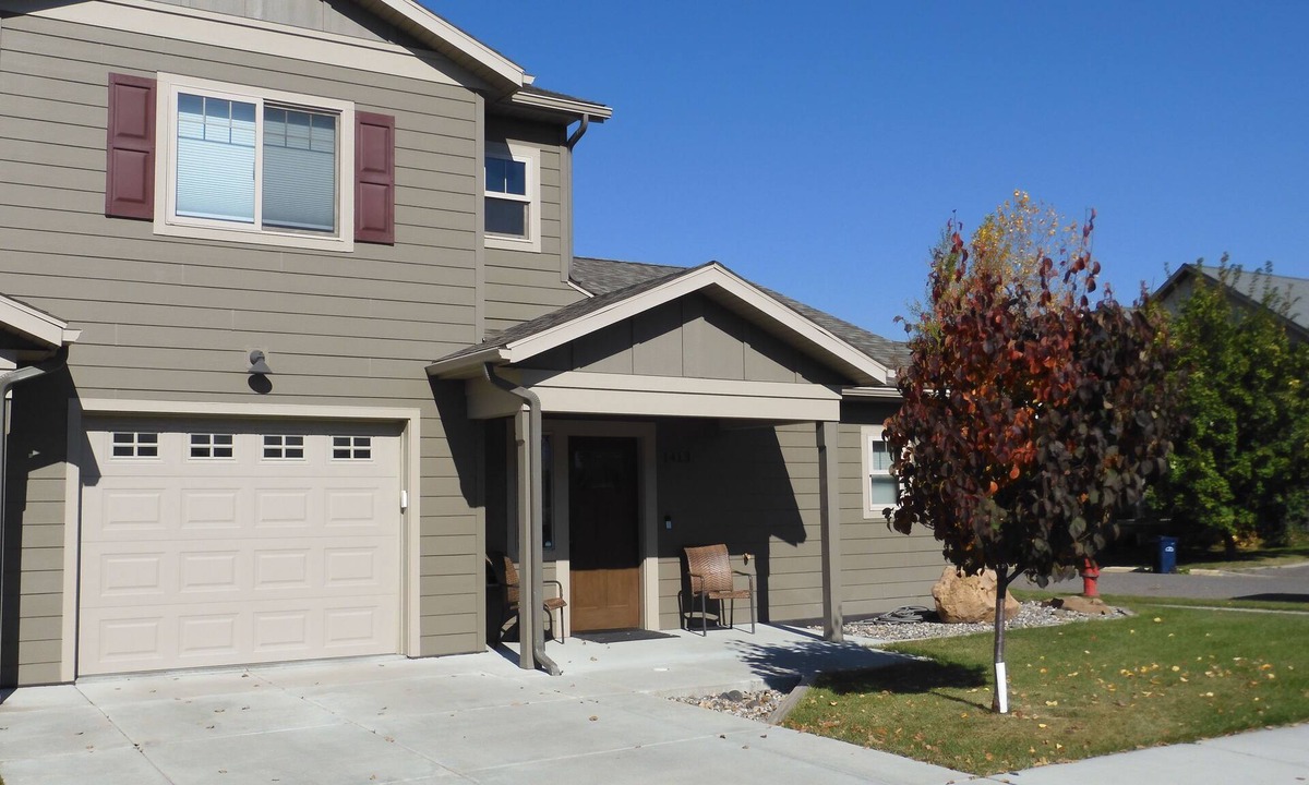 Bozeman House | Convenient & Clean 3 Bed 3 Bath Town Home In Central Bozeman Location