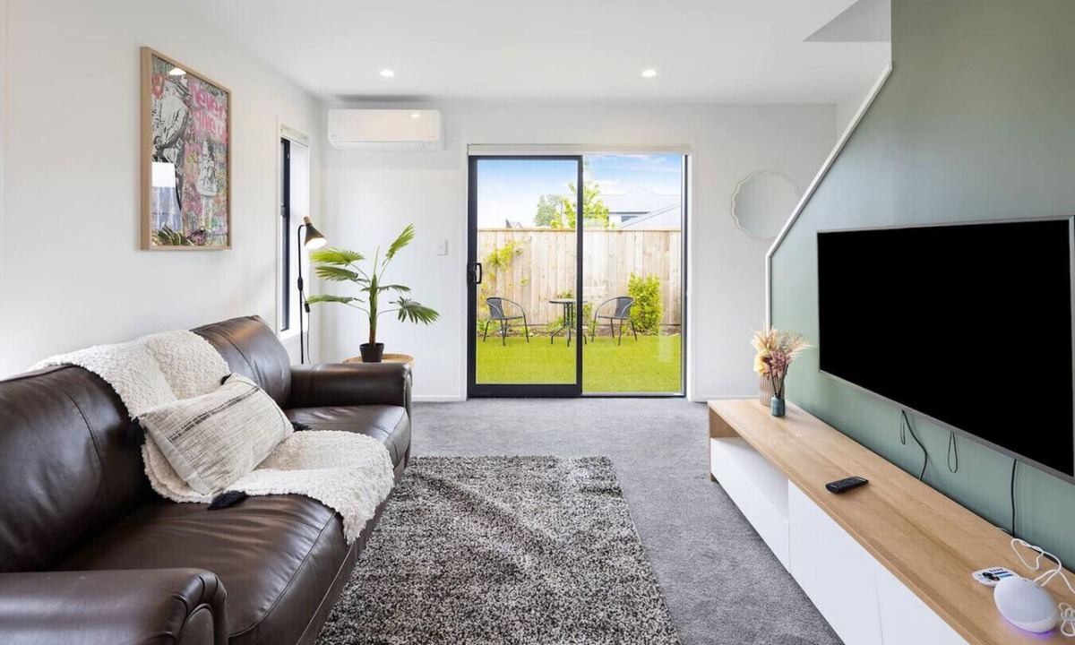 Trentham House | Convenient & Cozy 2BR Retreat - Oliver Place
