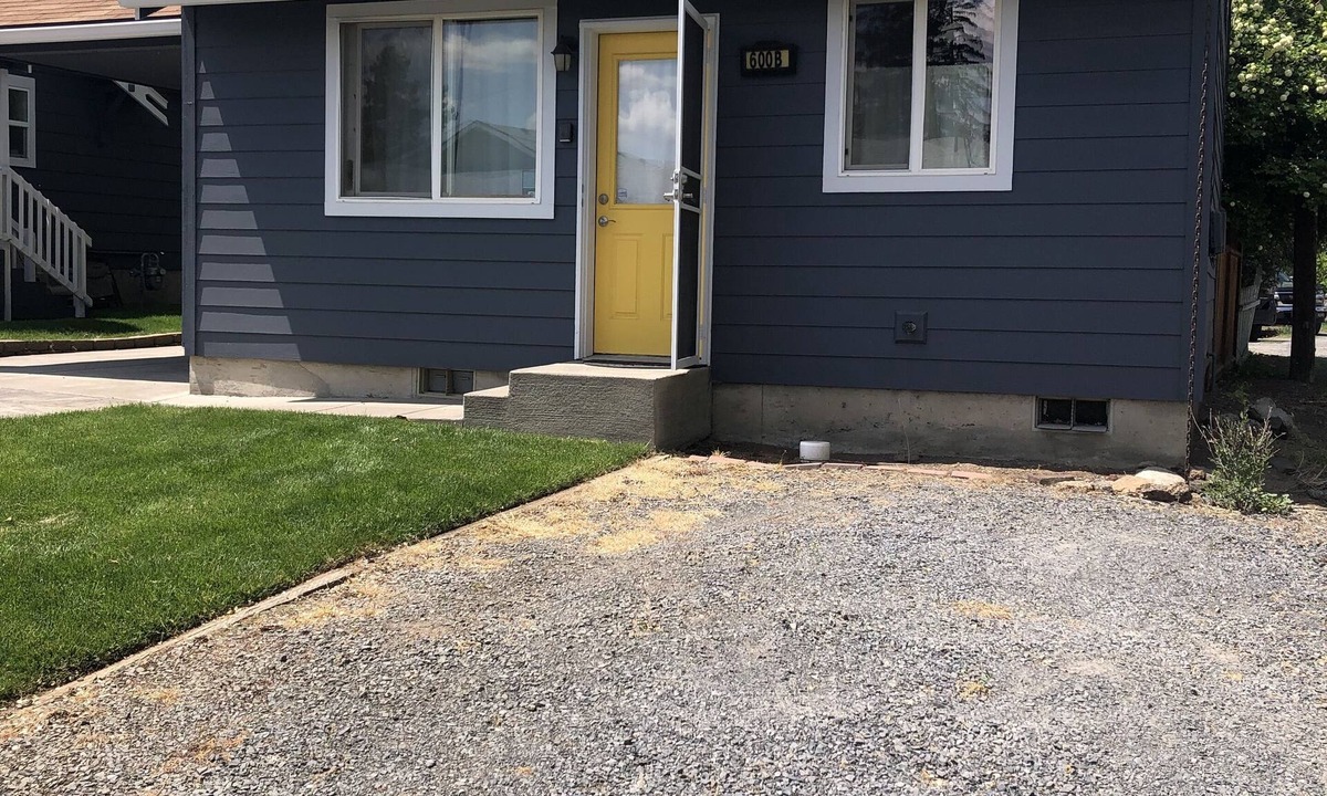 River West Cottage | Convenient & Cozy Cottage On Newport Near River, Downtown & Drake Park