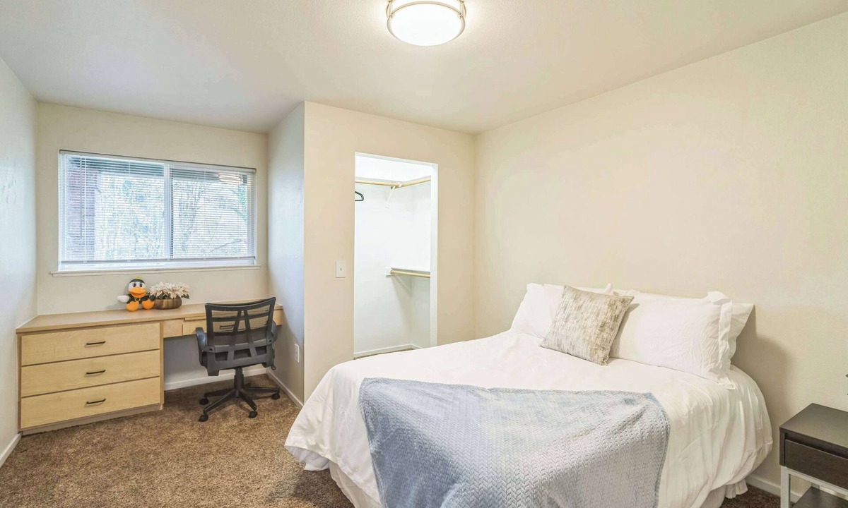 Harlow Apartment | Convenient Getaway Near Autzen Stadium and 5 mins to DT