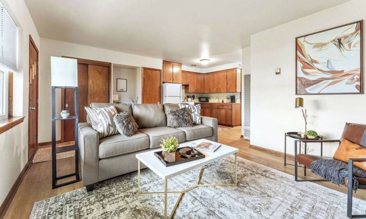 Riverview Apartment | Convenient Location-Private entrance 1 bedroom apartment in Riverview!
