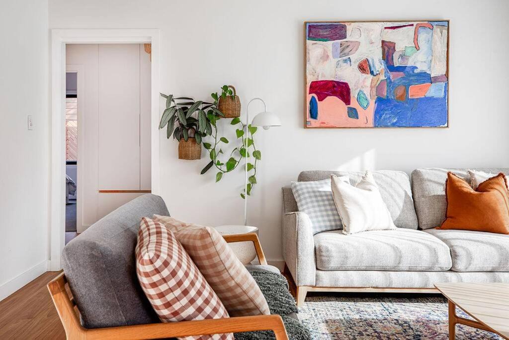 South Launceston House | Convenient luxury home minutes to CBD and hospital
