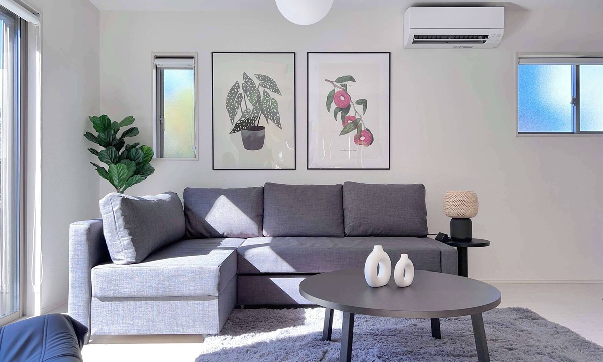 Ozu House | Convenient Ozu Location Bright 4BR Stay by Restavio