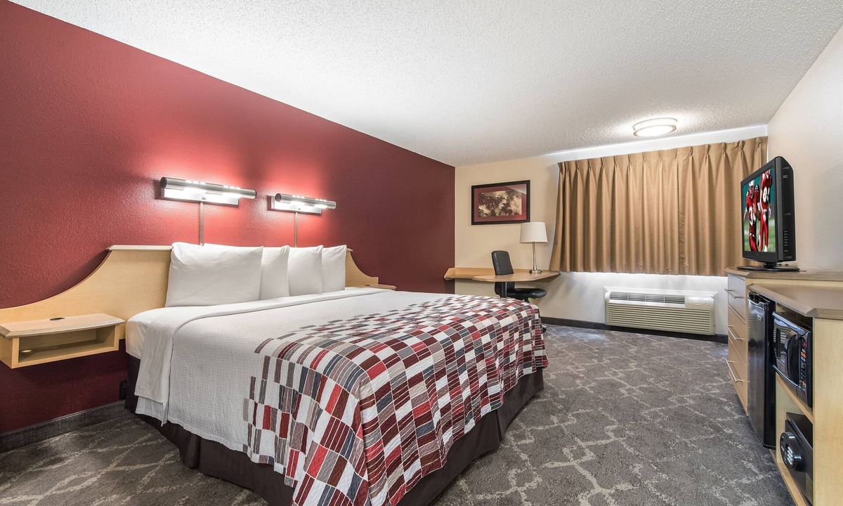 SeaTac Hotel | Convenient Seattle Airport Accommodation! Relaxing Stay | Free Airport Shuttle