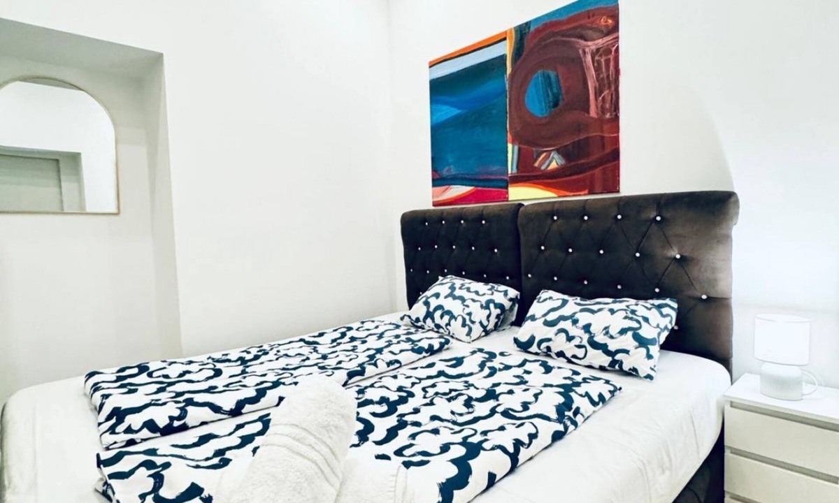Liesing Apartment | Convenient Stay for Two Near Atzgersdorf